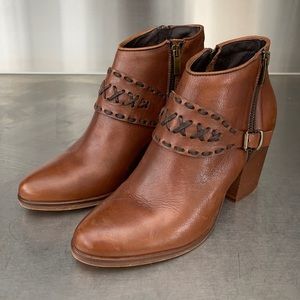Brown leather ankle boots with leather embroidery